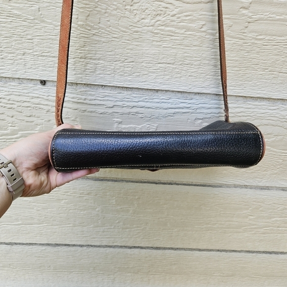 vintage Liz Claiborne black leather purse with brown trim - Picture 6 of 16